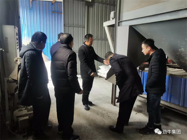 劉晉書(shū)記一行還考察了勁牛生物園區，并在張總辦公室就雙方合作方式及具體內容等進(jìn)行座談。
