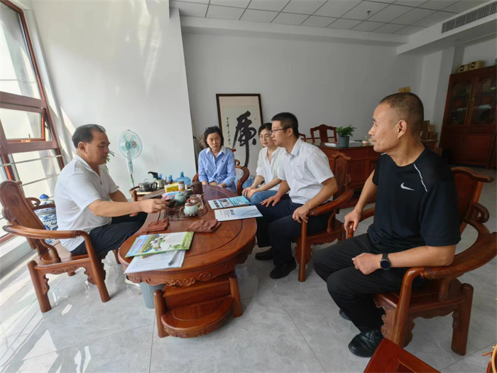 通過(guò)座談，雙方就村企共建新模式進(jìn)行了深入探討